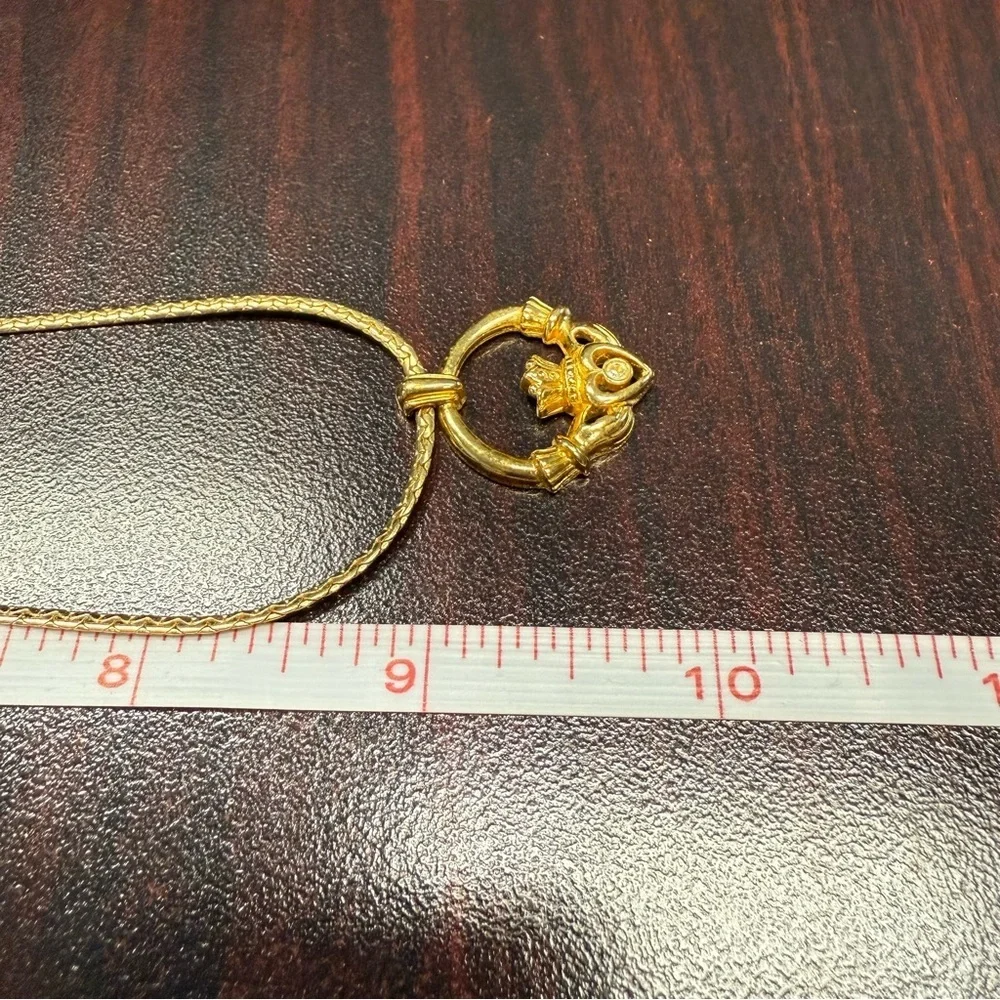 Avon Claddaugh  Goldtone Necklace NIB vintage 1992
